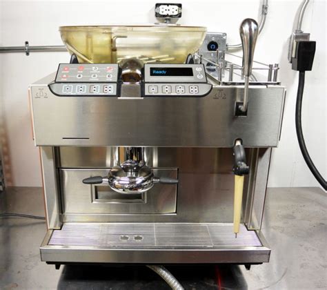 With the Black&White4 CT, we are expanding our product line with a fully automatic machine that focuses on coffee and tea preparation. . Mastrena espresso machine